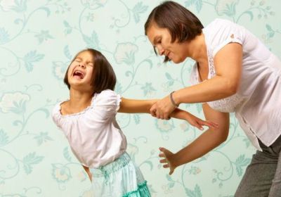 15ENNE TROPPO “MODERNA”, GENITORI NON DEVONO ESAGERARE NEI RIMPROVERI