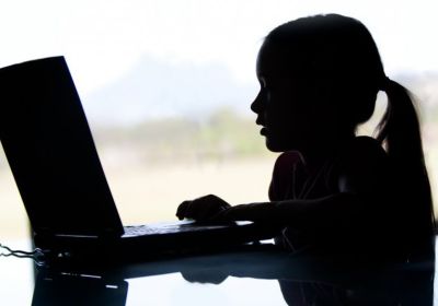 Adesca minorenne su Facebook fingendosi fotografo di modelle, la fa ubriacare e  ne abusa! Condannato a oltre 5 anni di reclusione!